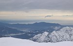 10 Sullo sfondo il lago di Garda 